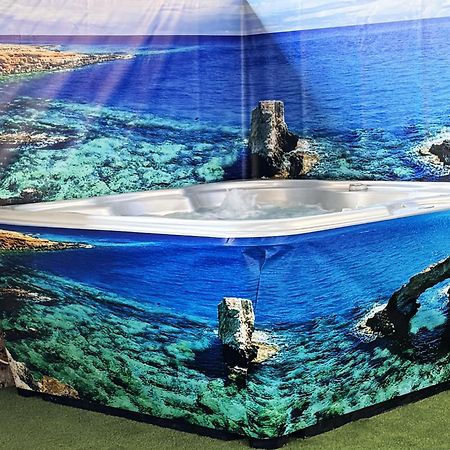 Sant Central Deluxe Apartments アヤナパ エクステリア 写真