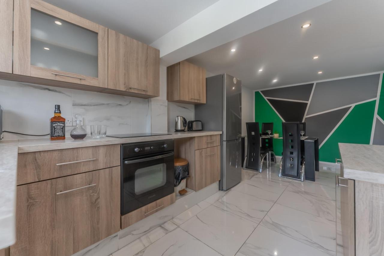 Sant Central Deluxe Apartments アヤナパ エクステリア 写真