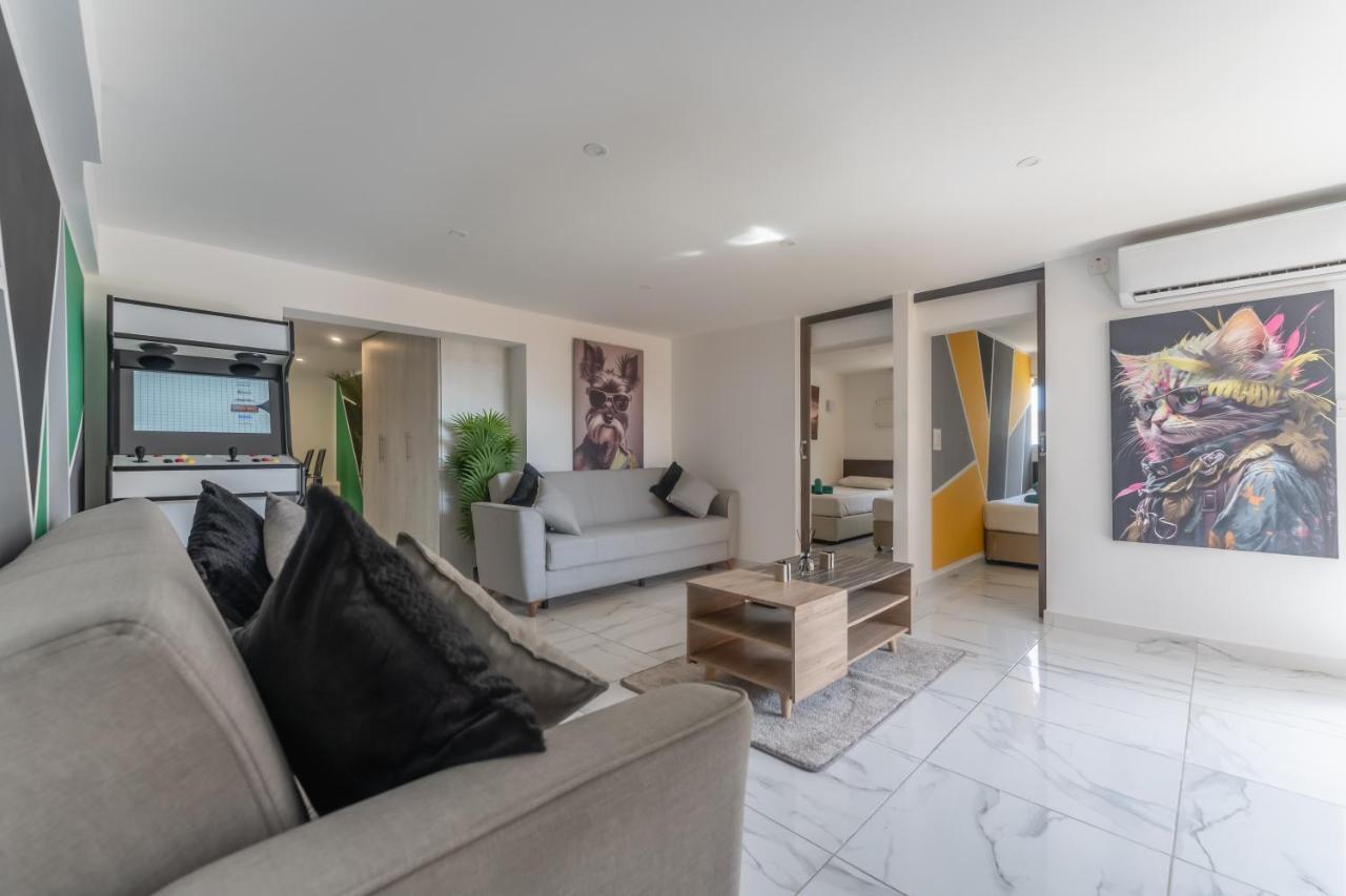 Sant Central Deluxe Apartments アヤナパ エクステリア 写真