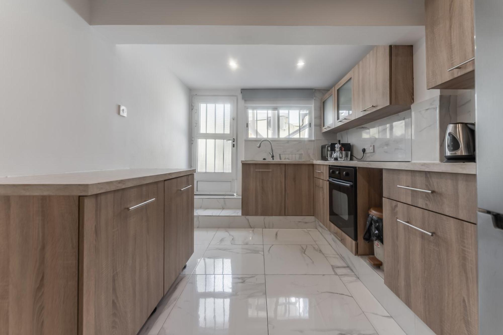 Sant Central Deluxe Apartments アヤナパ エクステリア 写真
