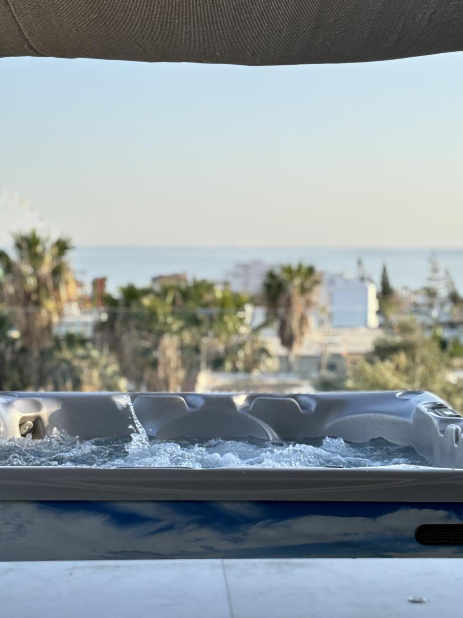 Sant Central Deluxe Apartments アヤナパ エクステリア 写真