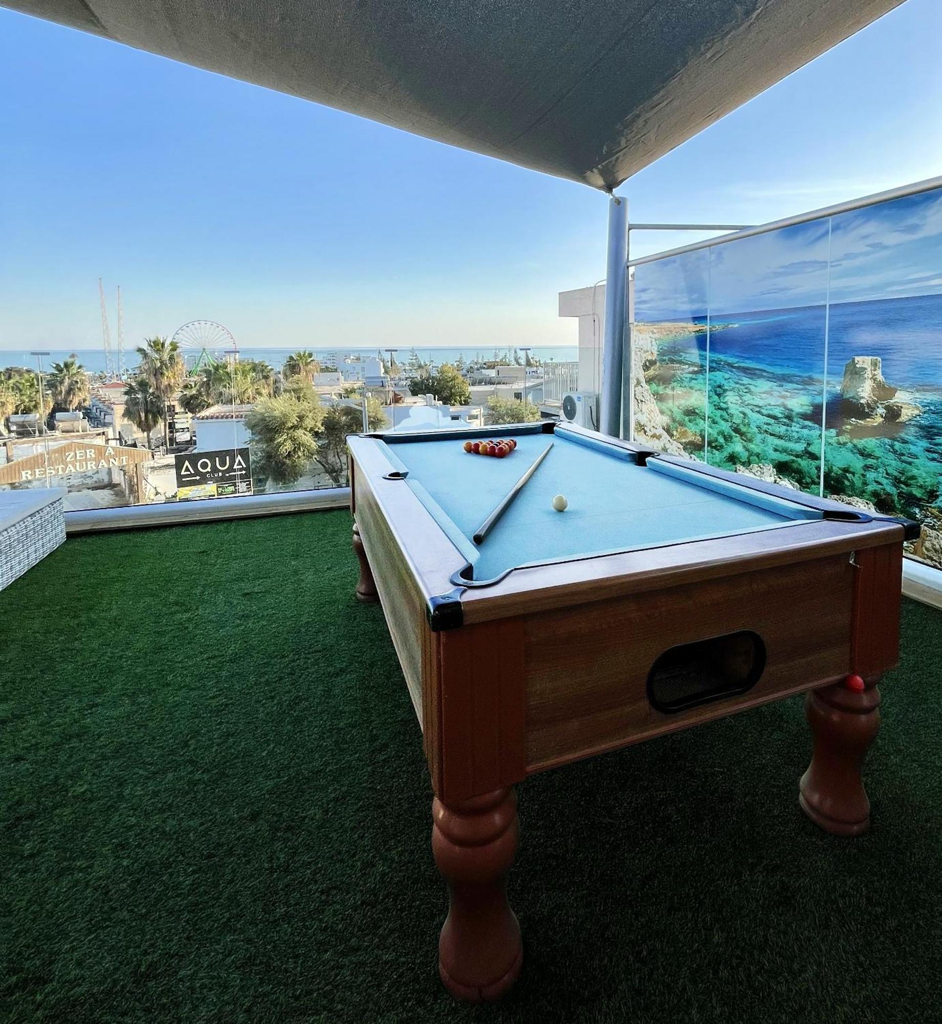 Sant Central Deluxe Apartments アヤナパ エクステリア 写真