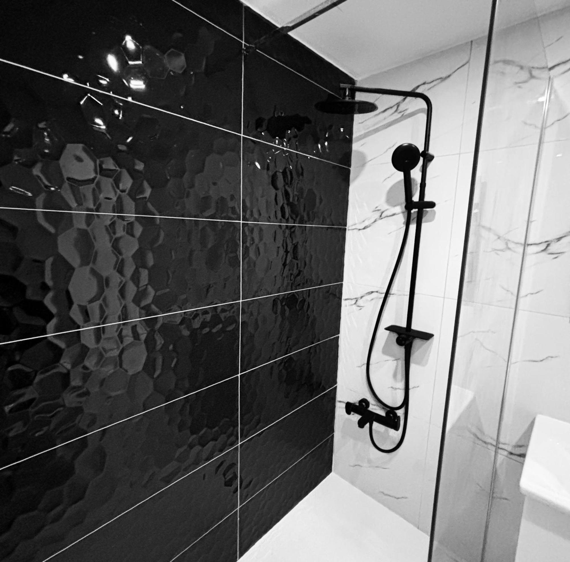 Sant Central Deluxe Apartments アヤナパ エクステリア 写真