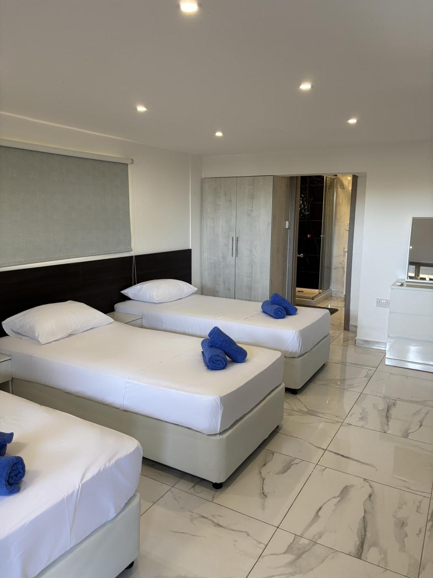 Sant Central Deluxe Apartments アヤナパ エクステリア 写真